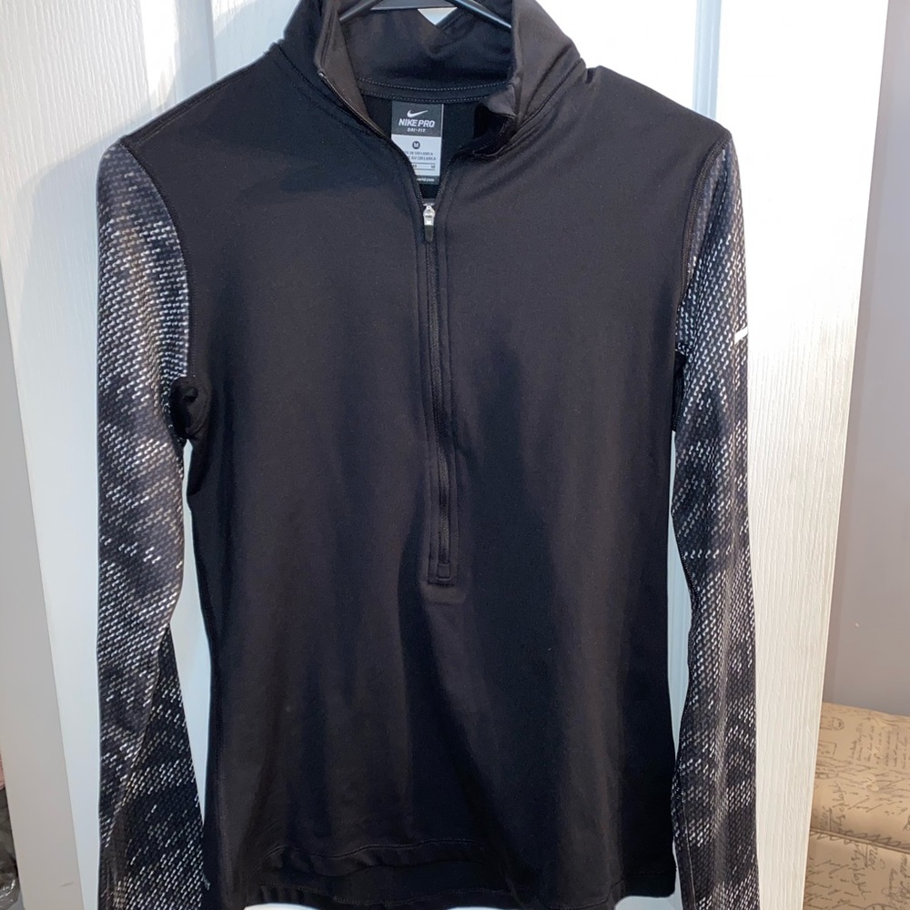 Nike women’s pullover 💪🏻
